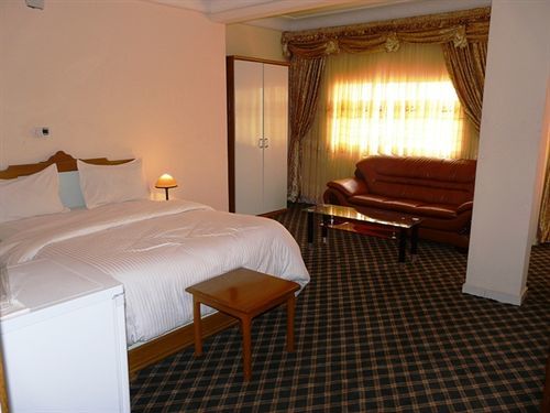 במנדה Azam Hotel מראה חיצוני תמונה