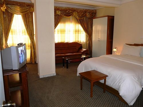 במנדה Azam Hotel מראה חיצוני תמונה